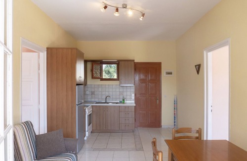 Agios Georgios Pagon Apartment | Apartment Dora Pagoi 1 with Mountain View, Shared Garden & Wi-Fi
