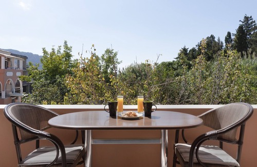 Agios Georgios Pagon Apartment | Apartment Dora Pagoi 1 with Mountain View, Shared Garden & Wi-Fi