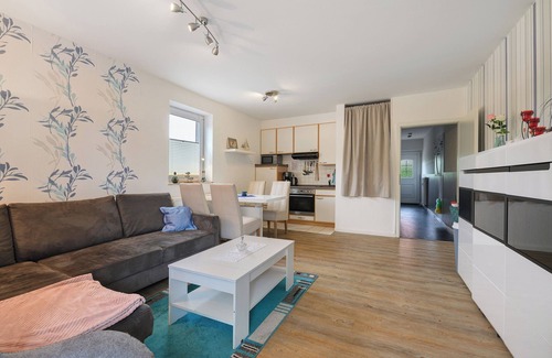 Sahlenburg Apartment | Apartment 'Eggers' with Private Terrace, Shared Garden and Wi-Fi