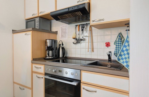Sahlenburg Apartment | Apartment 'Eggers' with Private Terrace, Shared Garden and Wi-Fi