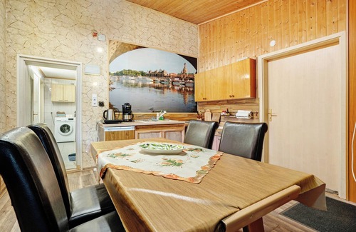 Ruhland Apartment | Apartment 'Einzimmerwohnung Im Haupthaus' with Shared Pool, Shared Terrace and Wi-Fi