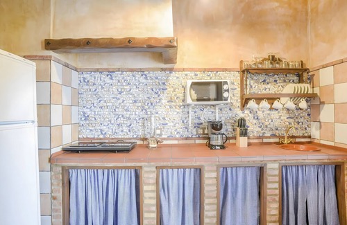 Barbate Apartment | Apartment 'El Olivo' with Shared Pool, Wi-Fi and Air Conditioning