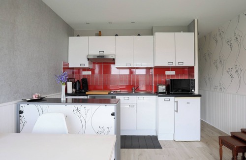 Plerin Apartment | Apartment 'En Front De Mer' with Sea View, Private Terrace and Wi-Fi