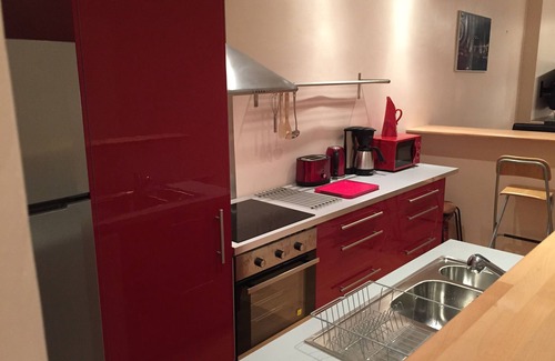 Zola - Pressense Apartment | Apartment-Ensuite with Shower-Courtyard view-2 CH-62M2