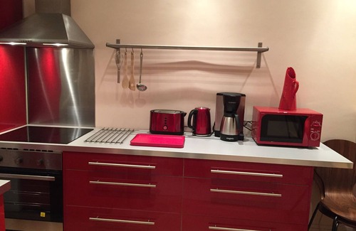 Zola - Pressense Apartment | Apartment-Ensuite with Shower-Courtyard view-2 CH-62M2
