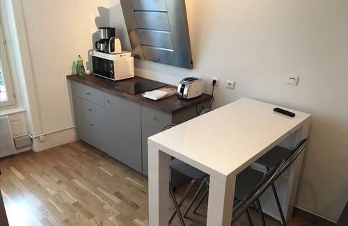 Zola - Pressense Apartment | Apartment-Ensuite with Shower-Courtyard view-2 CH-62M2