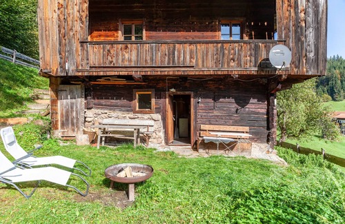 Wildschoenau Apartment | Apartment 'Erdgeschoss' with Mountain View, Private Terrace and Private Garden