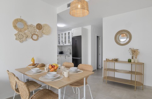 Conil de la Frontera City Center Apartment | Apartment 'La Casa De Emilie' with Shared Pool, Wi-Fi and Air Conditioning