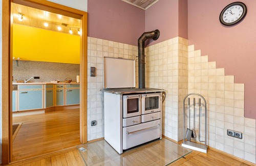 Ahrenshagen-Daskow Apartment | Apartment 'Ferienwohnung Auf Dem Land' with Shared Garden and Wi-Fi