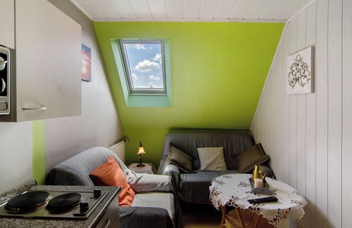 Ochtersum Apartment | Apartment 'Ferienhaus Gerda Wohnung 2' with Private Terrace, Private Garden and Wi-Fi