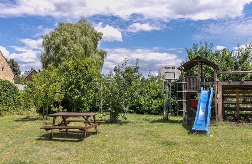 Klosterheide Apartment | Apartment 'Ferienwohnung Mit Großem Garten' with Shared Terrace, Shared Garden and Wi-Fi
