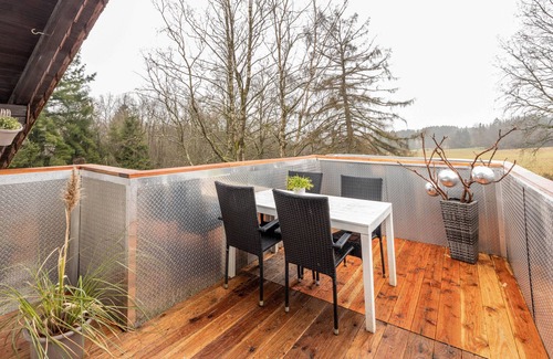Holzminden Apartment | Apartment 'Ferienwohnung Solling-Lounge' with Shared Garden, Balcony and Wi-Fi