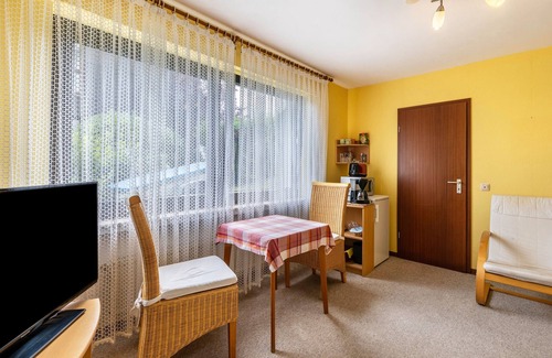 Neuenrade Apartment | Apartment 'Ferienwohnung Neuenrade' with Shared Terrace, Shared Garden and Wi-Fi