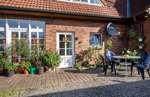 Bunsdorf Apartment | Apartment 'Ferienwohnung Wittensee' with Shared Terrace, Private Garden and Wi-Fi