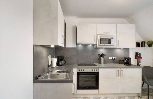 Emden Apartment | Apartment 'Ferienwohnung City' with Wi-Fi