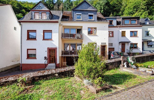 Hirzenach Apartment | Apartment 'Ferienwohnung Moni' with Balcony and Wi-Fi