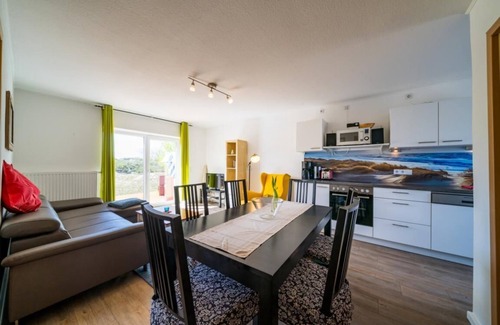 Borkum Apartment | Apartment 'Ferienwohnung Austernfischer' with Sea View, Private Terrace and Wi-Fi