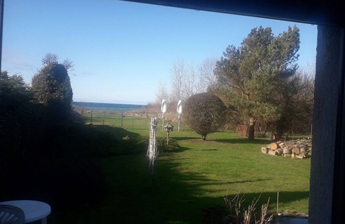 Dranske Apartment | Apartment 'Ferienwohnung Hiddenseeblick 2' with Sea View, Shared Terrace and Wi-Fi
