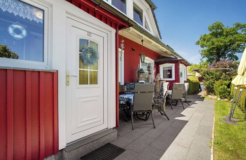 Wieck auf dem Darss Apartment | Apartment 'Fewo 12 - Halbinsel Darss - Ostsee' with Private Terrace, Shared Garden and Wi-Fi