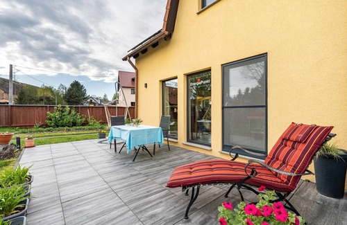Altenhain Apartment | Apartment 'Fewo Energiepunkt Am Planitzwald' with Private Terrace, Private Garden and Wi-Fi