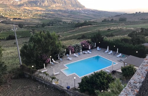 San Giuseppe Jato Apartment | Apartment for two people inside a masseria