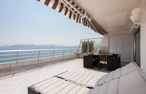 Le Suquet Apartment | Apartment FOOT IN THE WATER 60M2 - 1 bedroom- Garage