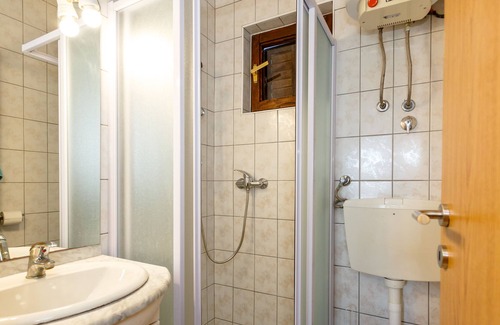 Baska Condo | APARTMENT FOR 4 WITH POOL IN A QUIET LOCATION, ISLAND OF KRK, BAŠKA