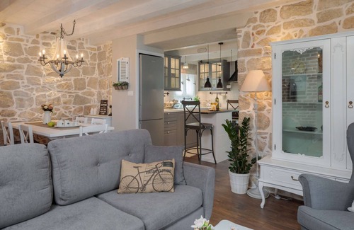 Split Apartment | Apartment for 6 persons/3 Bedrooms/3 Bathrooms/Private Garden
