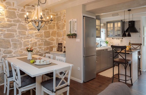 Split Apartment | Apartment for 6 persons/3 Bedrooms/3 Bathrooms/Private Garden