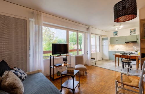 Collonges-sous-Saleve Apartment | Apartment 'Le Grand Salève' with Balcony and Wi-Fi