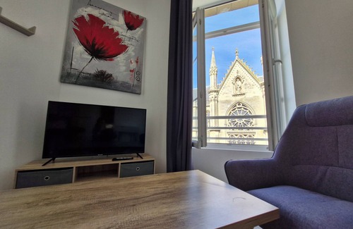 Douvres-la-Delivrande Apartment | Apartment Basilique VII city center view