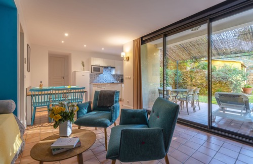 Le Rayol Apartment | Apartment(4/6 pers) upper floor balcony sea view with direct access to the beach