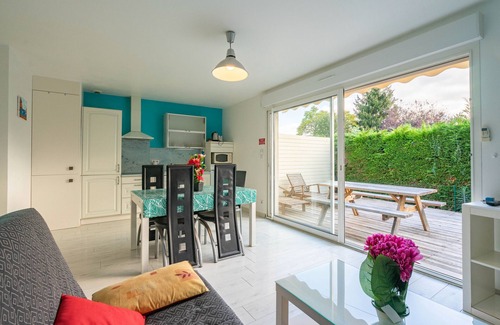 Saint-Simon-de-Bordes Apartment | Apartment 'Le Clos Du Champ De L'Amour - Ile De Ré' with Pool and Air Conditioning