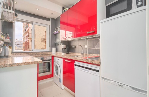 Torrenueva Apartment | Apartment 'Frente Al Mar Y A Pie De Playa' with Balcony, Wi-Fi and Air Conditioning