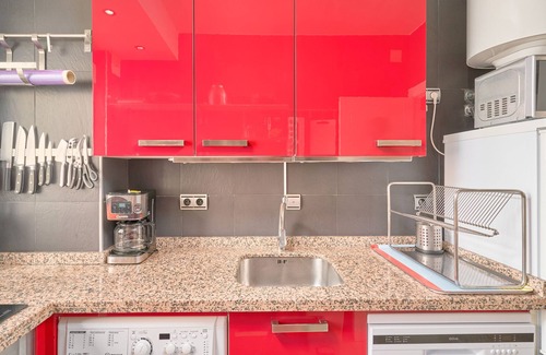 Torrenueva Apartment | Apartment 'Frente Al Mar Y A Pie De Playa' with Balcony, Wi-Fi and Air Conditioning