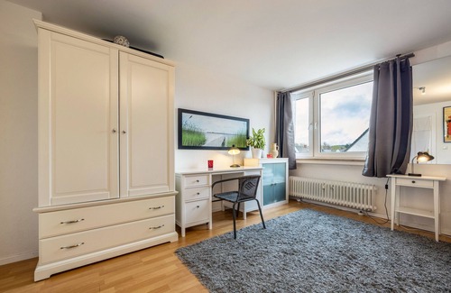 Lemgo Apartment | Apartment 'Freundliche Ferienwohnung In Lemgo' with Shared Garden and Wi-Fi