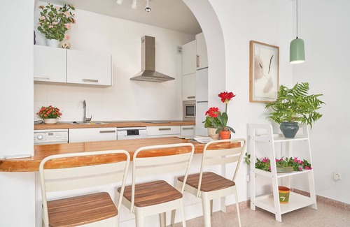 Torrox Costa Apartment | Apartment 'Frontline Vacation Home A86 2' with Sea View, Shared Pool and Wi-Fi