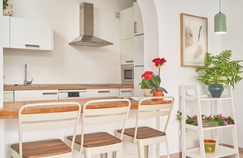 Torrox Costa Apartment | Apartment 'Frontline Vacation Home A86 2' with Sea View, Shared Pool and Wi-Fi