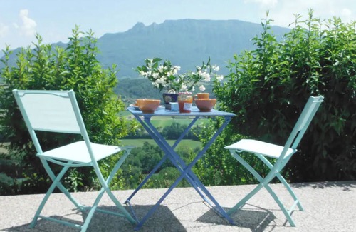 Parves et Nattages Apartment | Apartment 'Gite Encheminant' with Mountain View, Private Terrace and Wi-Fi