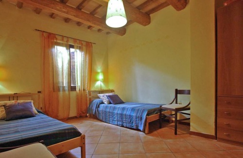Cagli Apartment | Apartment Giallo 7 - Three Bedroom Apartment, Sleeps 7