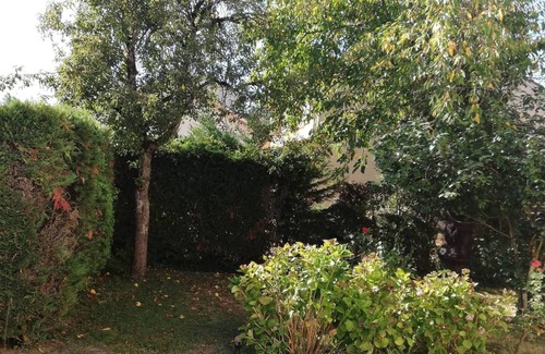 Decazeville Apartment | Apartment 'Gite 43' with Private Terrace, Shared Garden and Wi-Fi