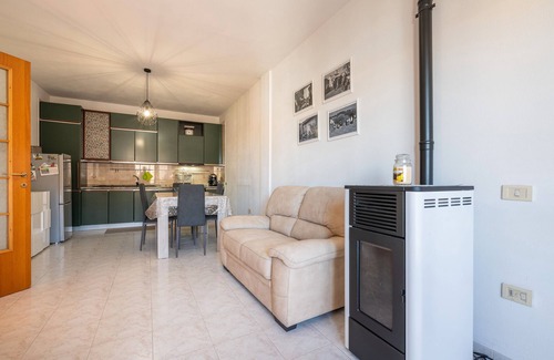 Sestu Apartment | Apartment 'Giulyeclau' with Balcony and Air Conditioning