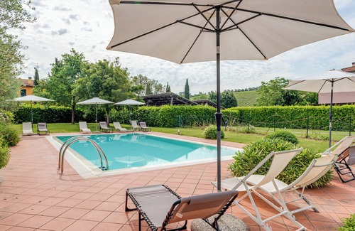 Vinci Apartment | Apartment 'Granaio' with Shared Pool, Wi-Fi and Air Conditioning