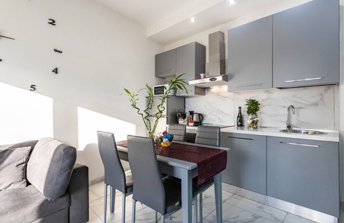 Monza Apartment | Apartment 'Grand Prix Monza - Autodromo F1' with Balcony, Wi-Fi and Air Conditioning