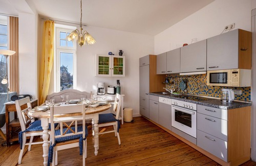 Alt-Travemunde/Ronnau Apartment | Apartment 'Haus Übersee Wohnung Fidji' with Private Terrace, Shared Garden and Wi-Fi