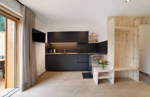 Moso in Passiria Apartment | Apartment 'Herrischner 2' with Mountain View, Private Terrace and Wi-Fi