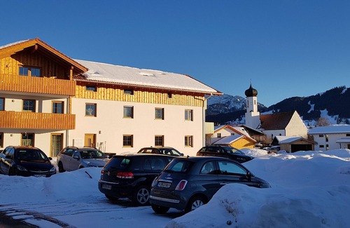Halblech Apartment | Apartment Hipp No. 2 - 95m² new building on the ground floor with terrace and mountain view in top location
