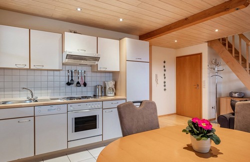 Oberwolfach Apartment | Apartment 'Hofblick' with Mountain View, Shared Pool and Shared Garden