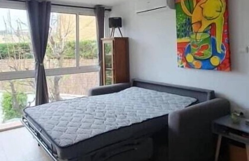 Alella Apartment | Apartment 'Holiday In Alella' with Private Pool, Wi-Fi and Air Conditioning
