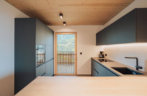 Caines Apartment | Apartment 'Huetterhof Apartement Huetter' with Mountain View, Private Terrace and Wi-Fi